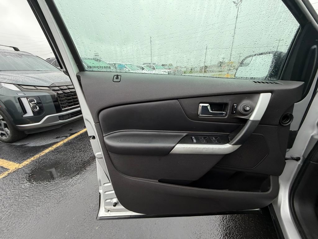 Used 2013 Ford Edge SE FWD image 9