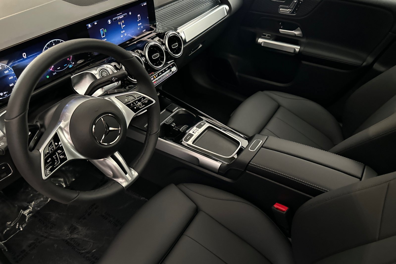 New 2025 Mercedes-Benz GLB 250 4MATIC image 9