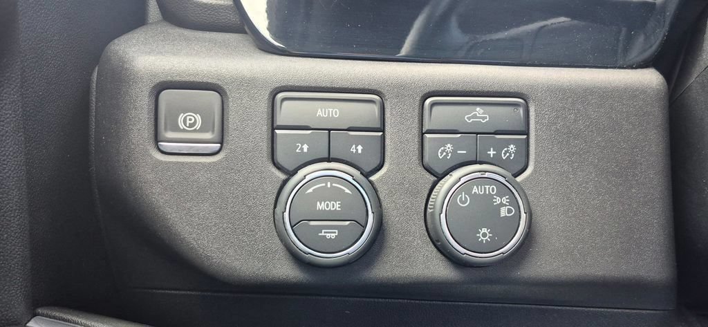 Used 2024 Chevrolet Silverado 1500 LT AWD/4WD image 89