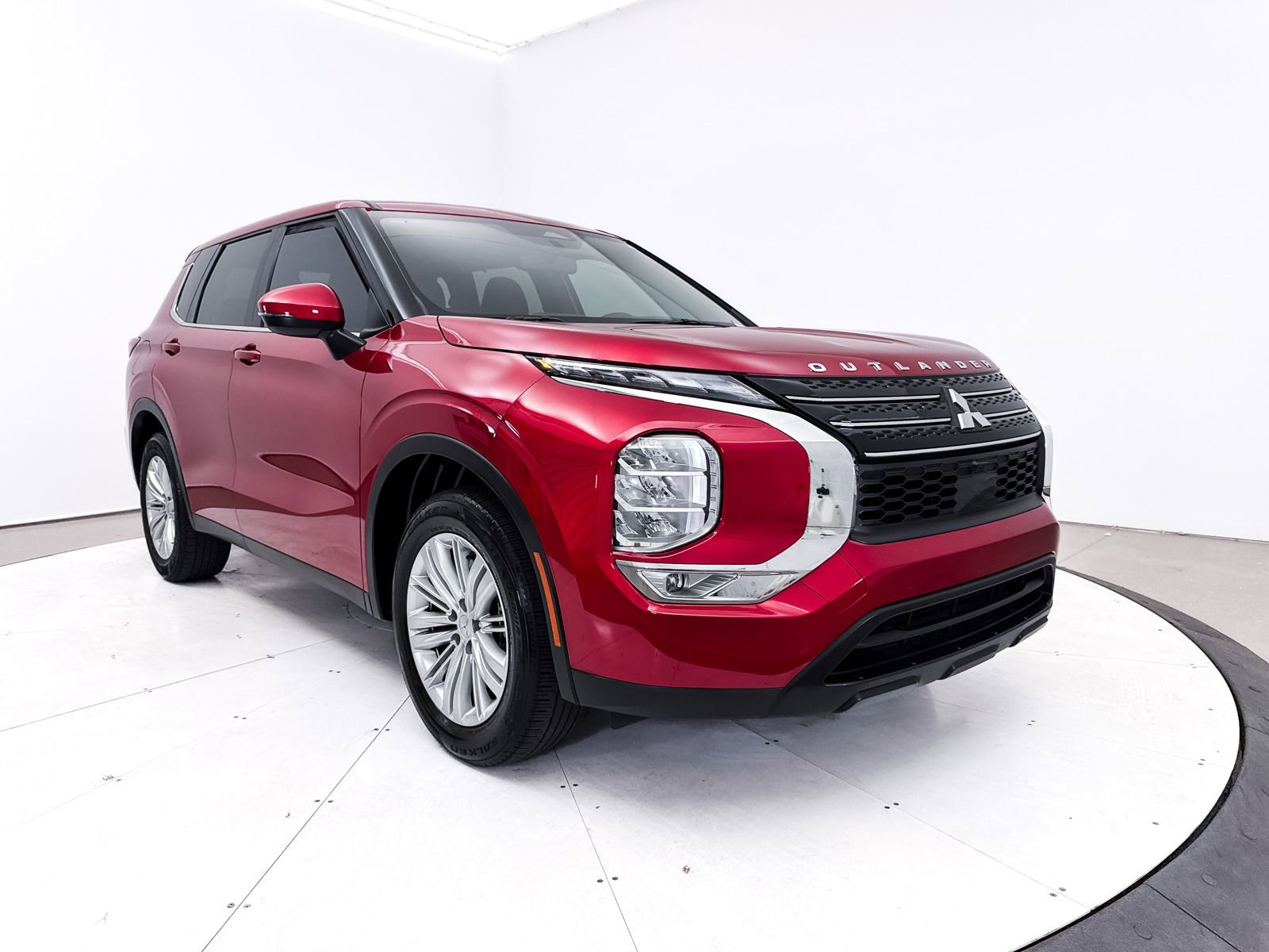 Used 2024 Mitsubishi Outlander ES image 11