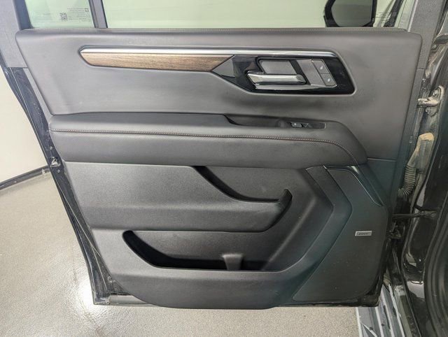 Used 2025 Chevrolet Suburban High Country w/ Sun And Tow Package AWD/4WD image 15