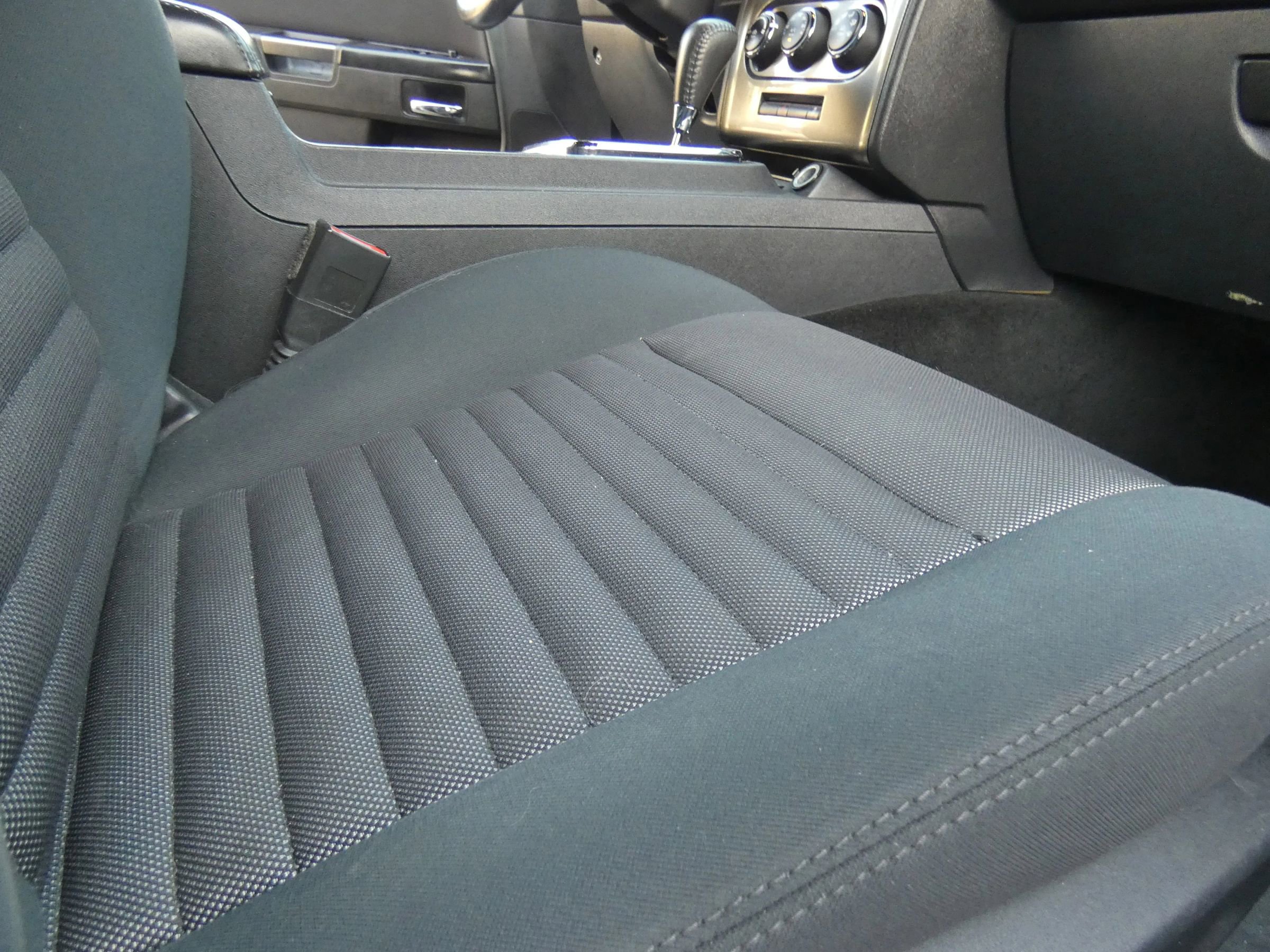 Used 2013 Dodge Challenger SXT image 30