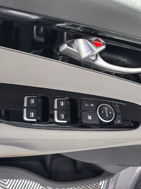 Used 2019 Kia Sorento SX image 22