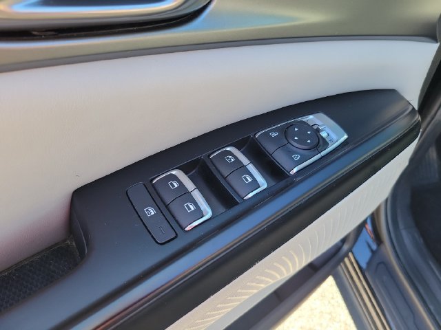 Used 2024 Kia Carnival LX FWD image 9