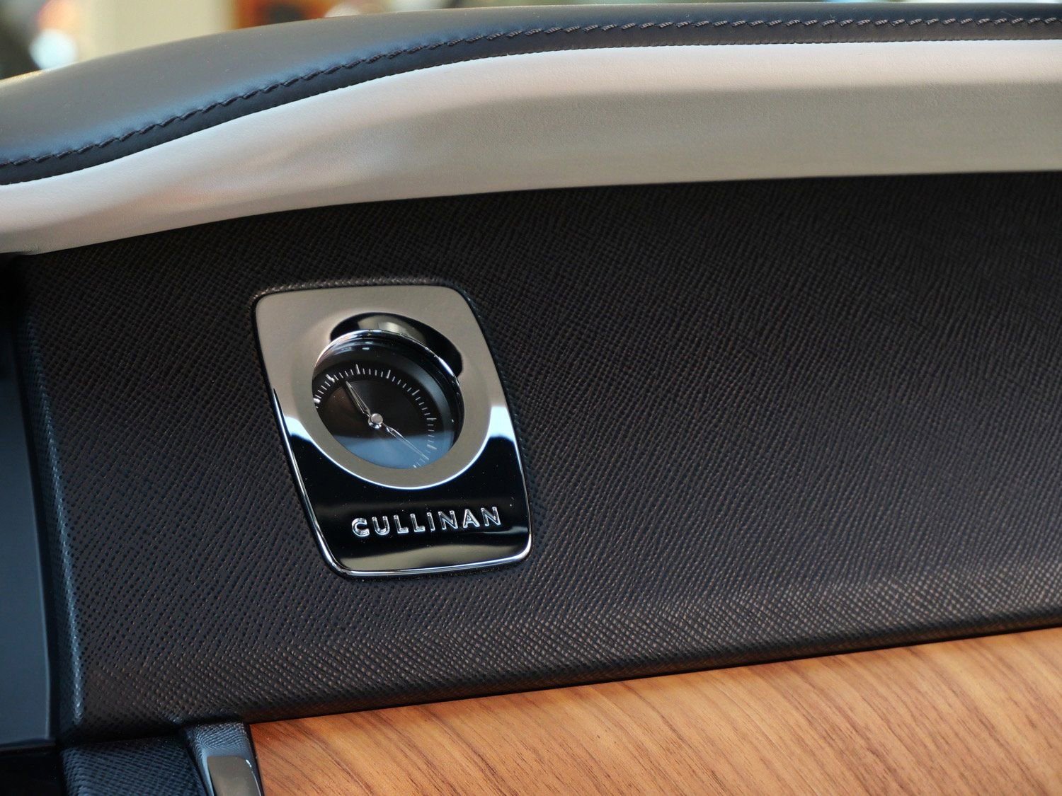 Certified 2023 Rolls-Royce Cullinan w/ Cullinan Package image 14