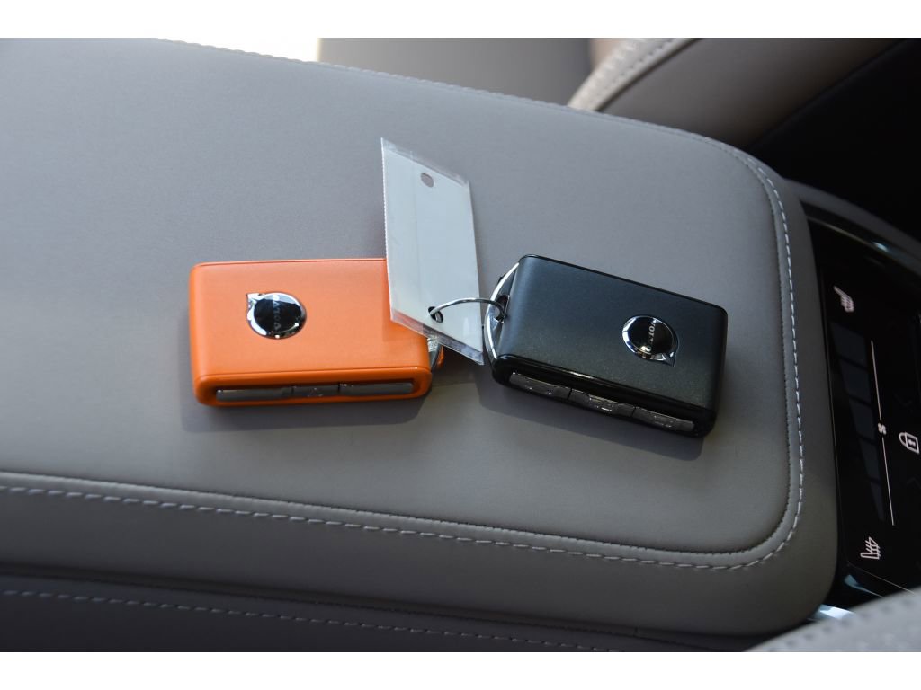 Certified 2025 Volvo XC90 T8 Plus w/ Protection Package Premier image 34