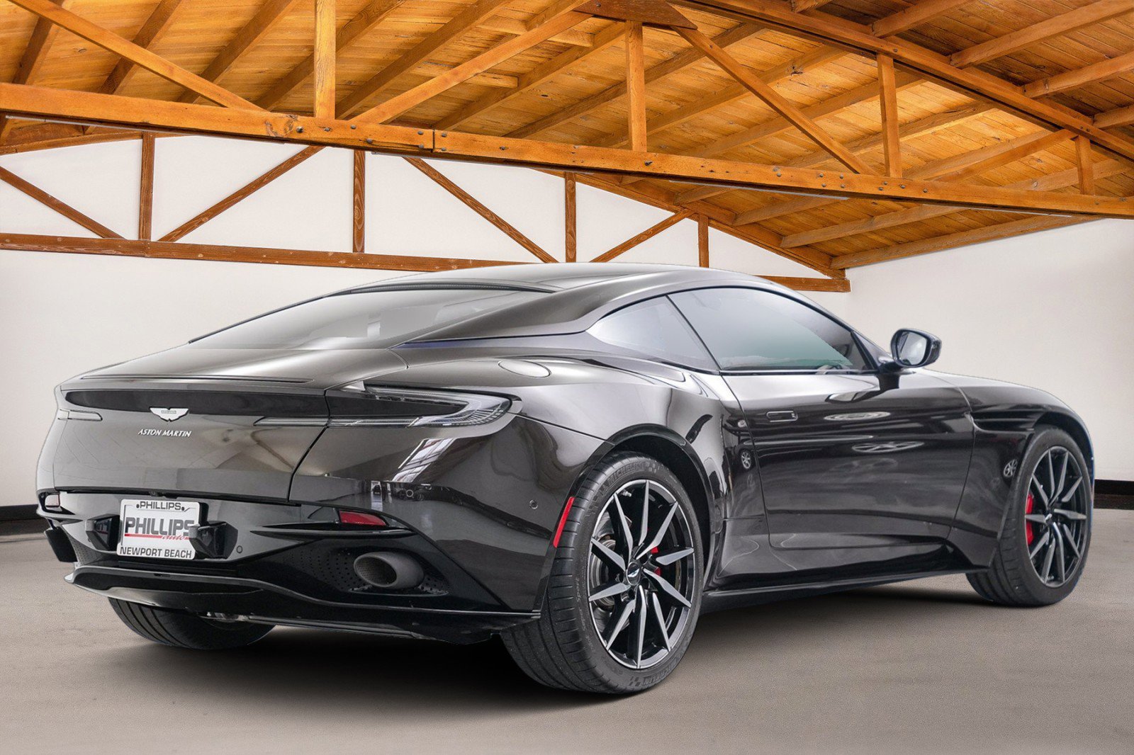 Used 2018 Aston Martin DB11 V12 image 5