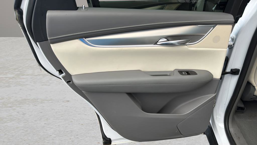 Used 2017 Cadillac XT5 Luxury w/ Driver Awareness Package image 21