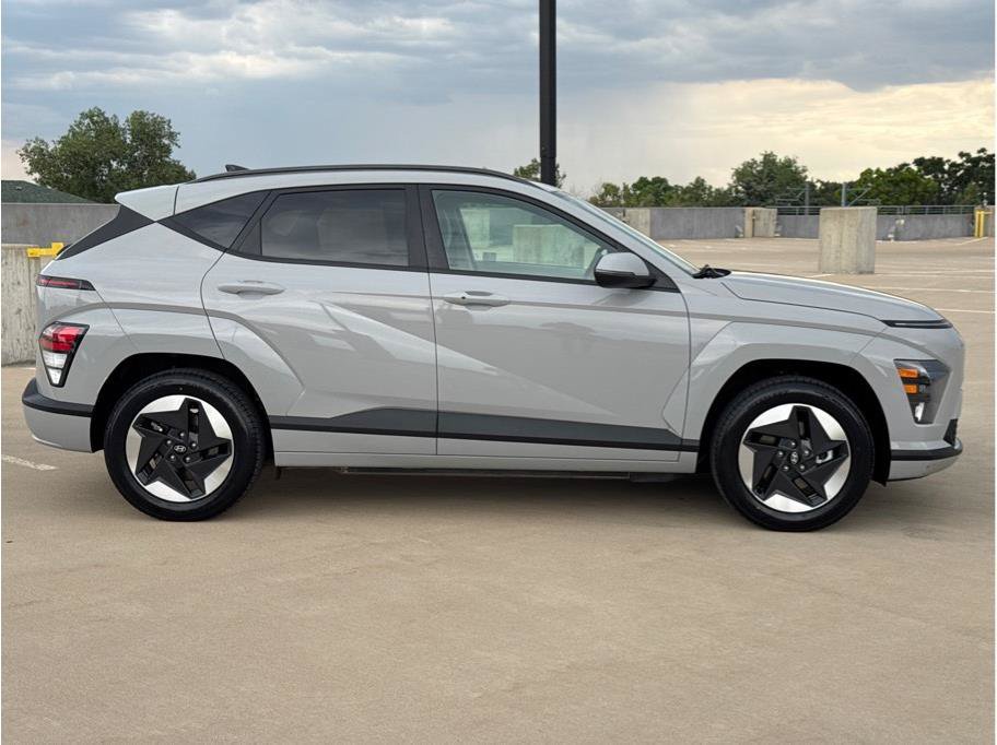 Used 2024 Hyundai Kona SEL FWD image 9