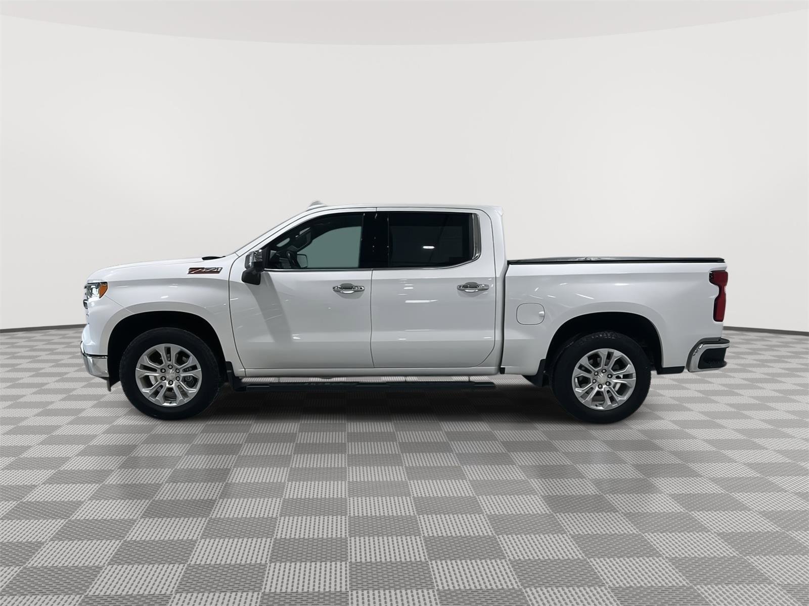 Used 2022 Chevrolet Silverado 1500 LTZ image 2
