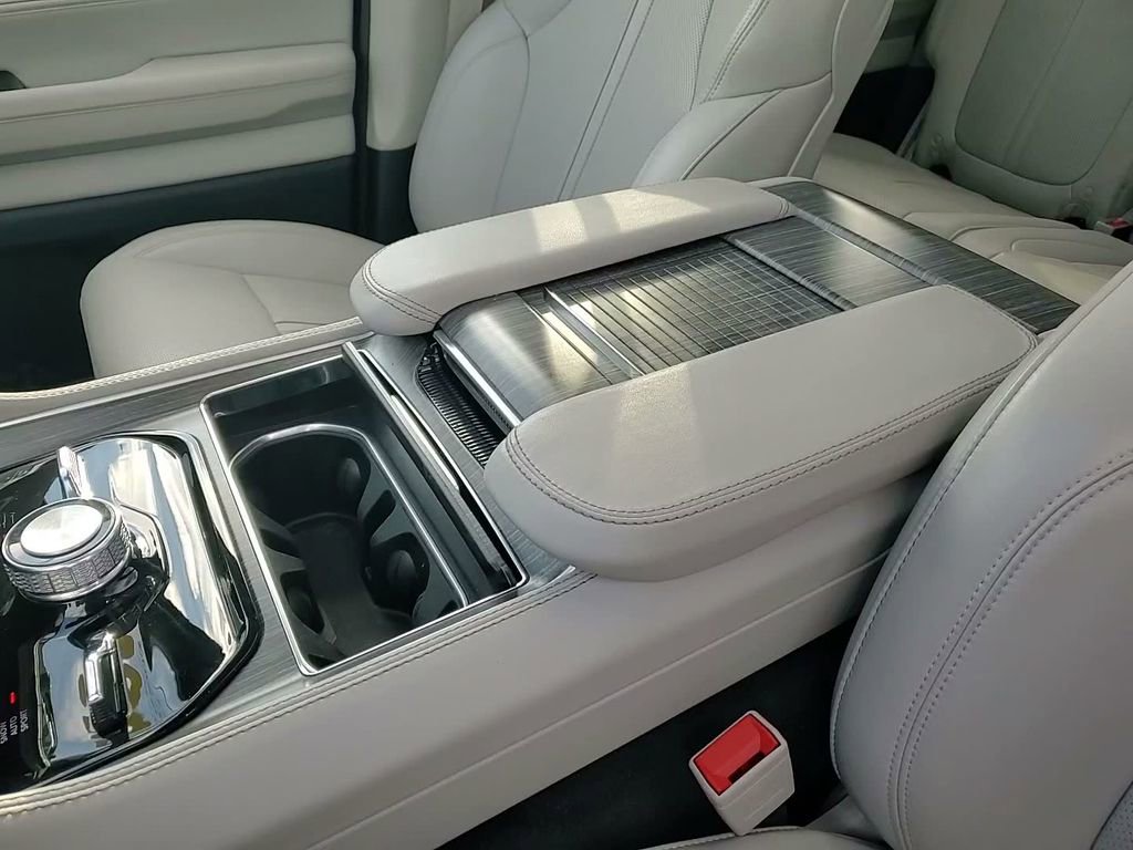 Certified 2024 Jeep Wagoneer Series III w/ Premium Group I image 36