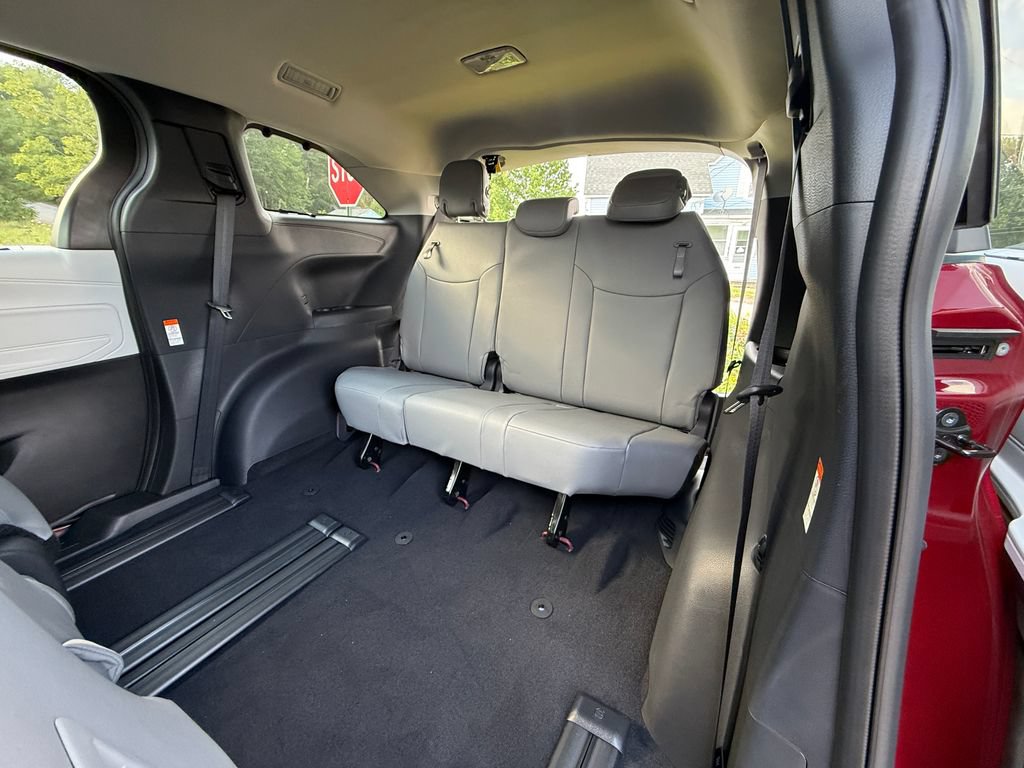 New 2026 Toyota Sienna XLE FWD image 18