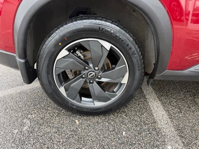 Used 2024 Nissan Rogue SV w/ SV Premium Package image 13