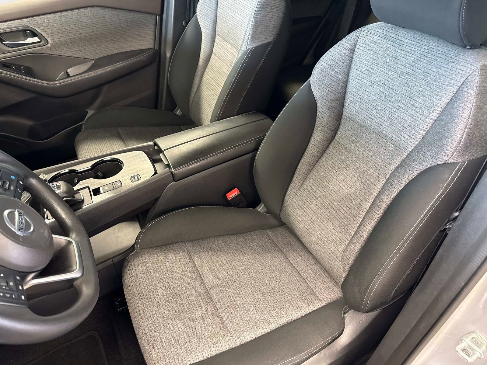 Used 2021 Nissan Rogue SV image 17