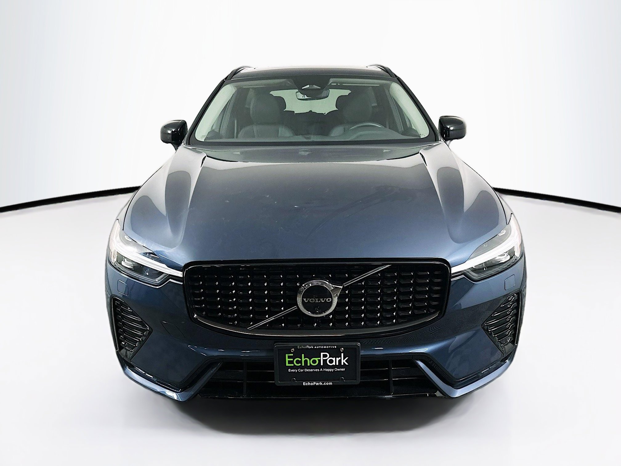Used 2025 Volvo XC60 B5 Plus image 2
