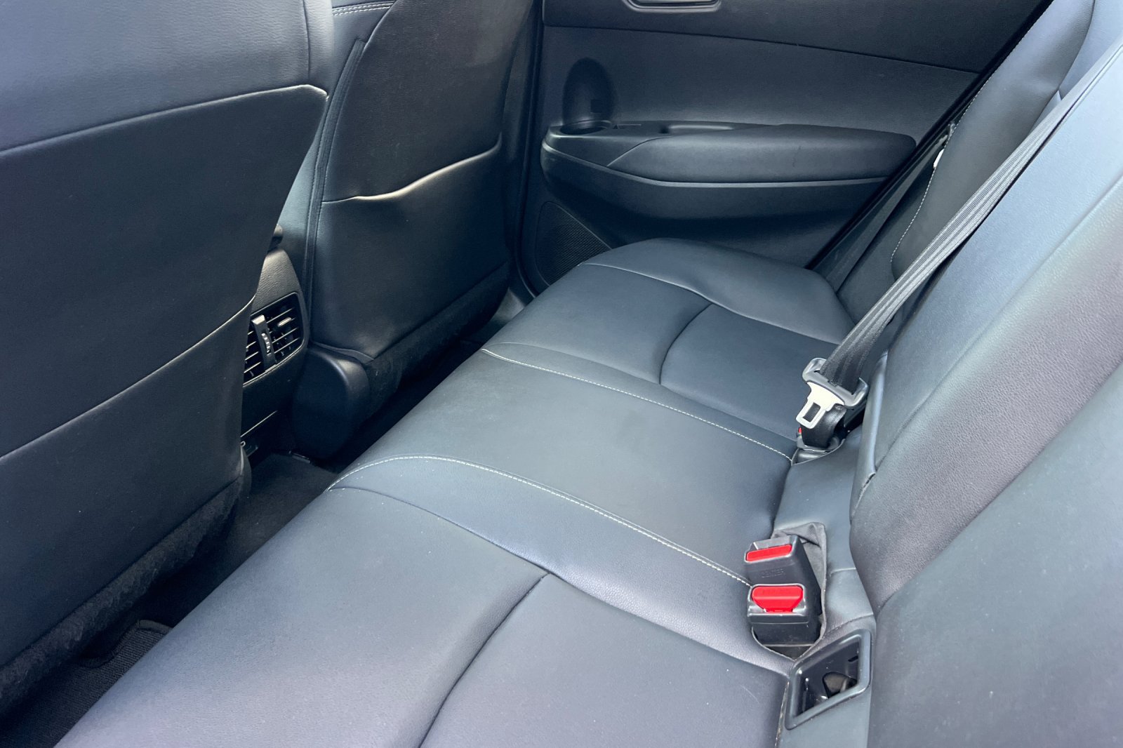Used 2023 Toyota Corolla Cross XLE w/ Convenience Package AWD/4WD image 16