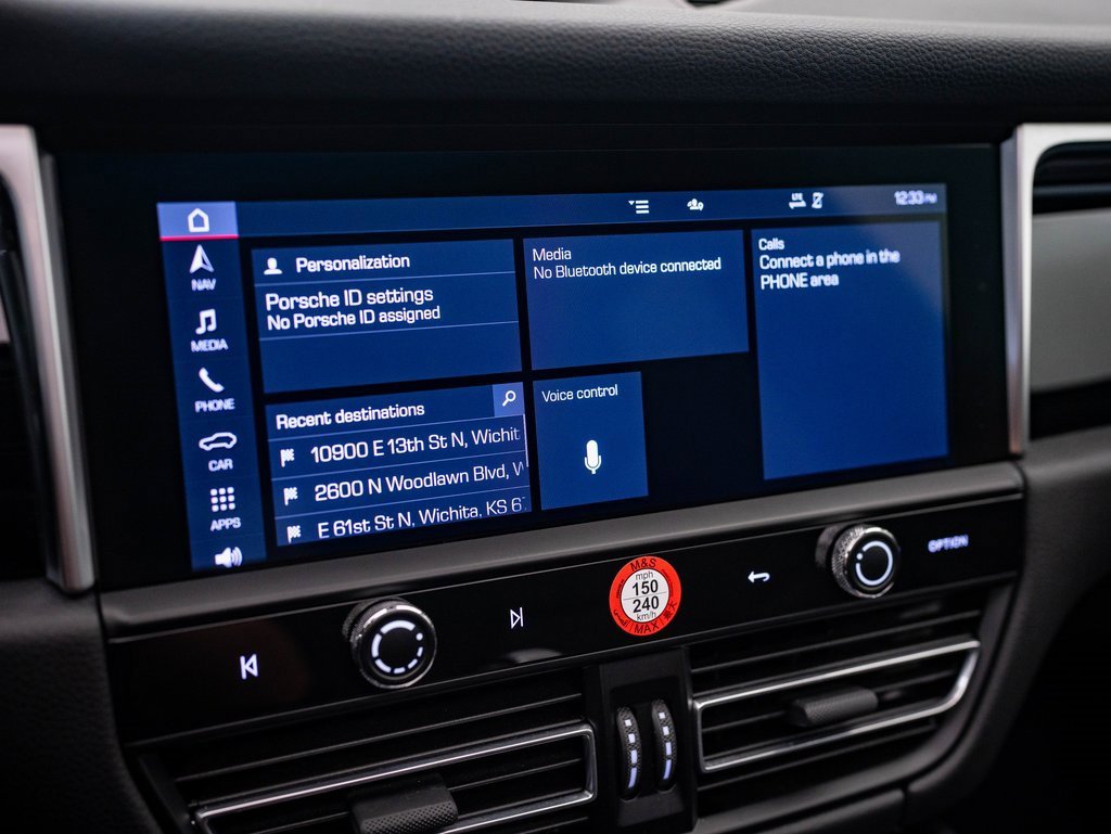 Certified 2024 Porsche Macan image 28