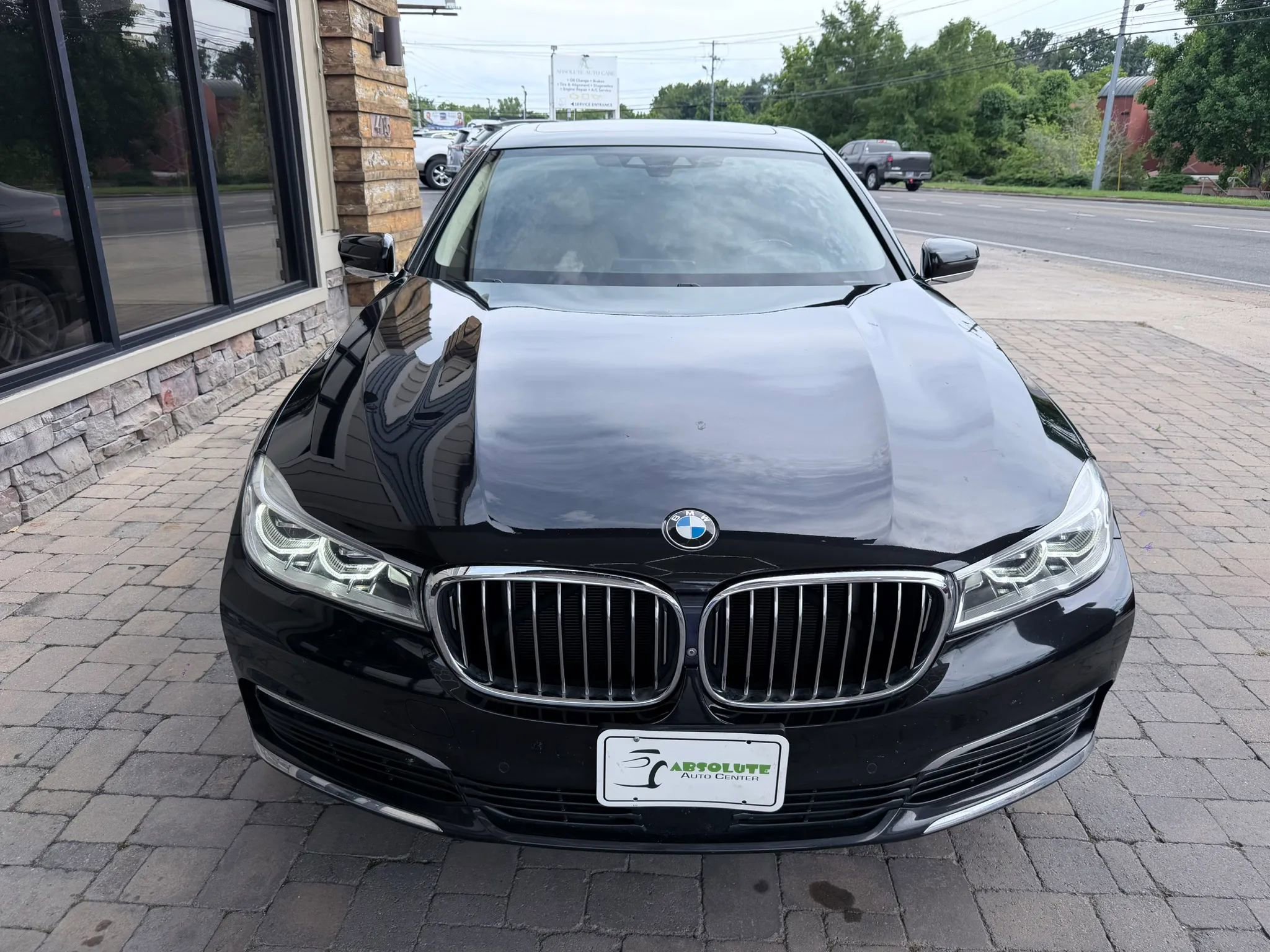 Used 2017 BMW 750i xDrive AWD/4WD image 25