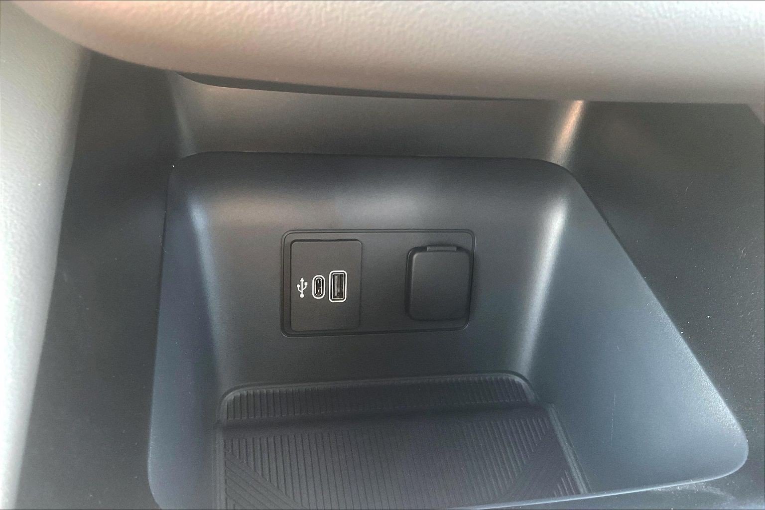 New 2026 Ford Explorer Active w/ Active Comfort Package AWD/4WD image 13