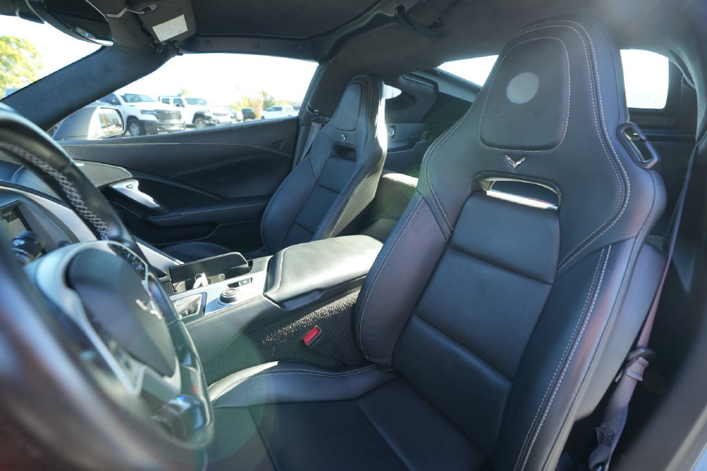 Used 2016 Chevrolet Corvette Z06 w/ 3LZ Preferred Equipment Group RWD image 34
