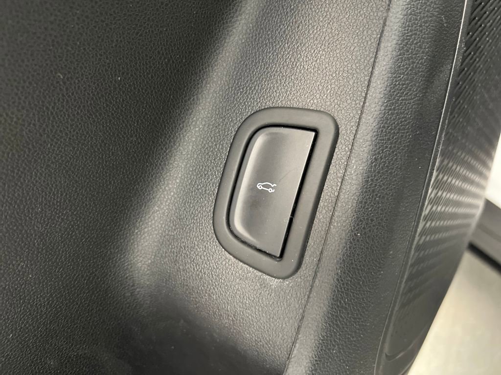 Used 2024 Chevrolet Traverse LT image 13