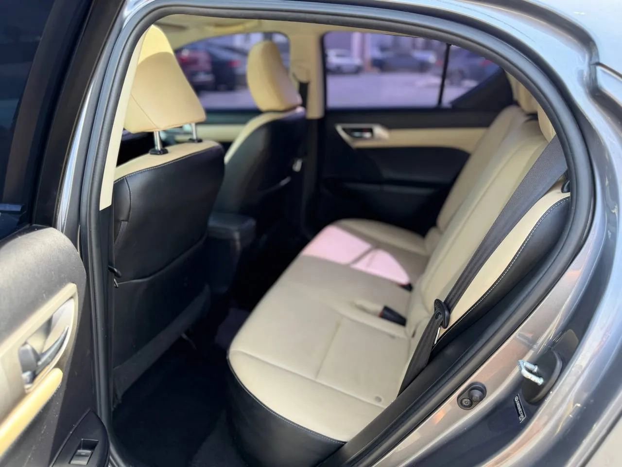 Used 2014 Lexus CT 200h FWD image 25