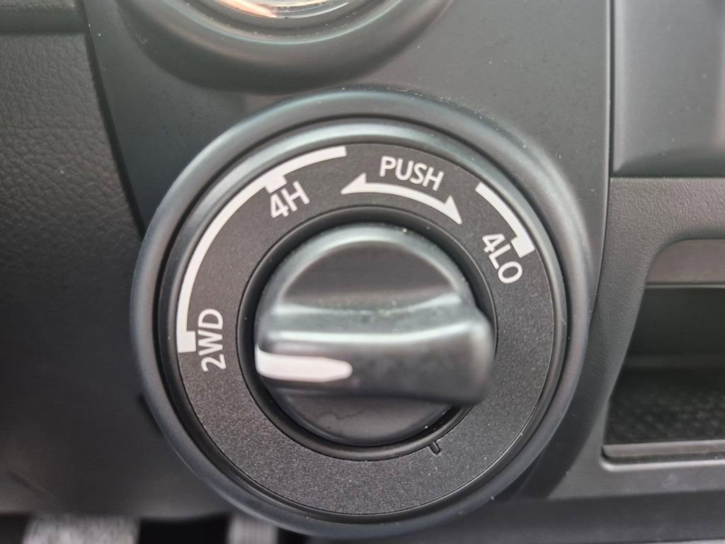 Used 2022 Nissan Titan SV w/ Accessory Utility Package image 18