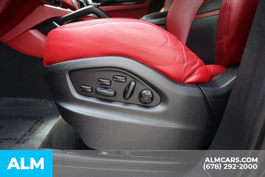 Used 2023 Porsche Cayenne Turbo AWD/4WD image 14