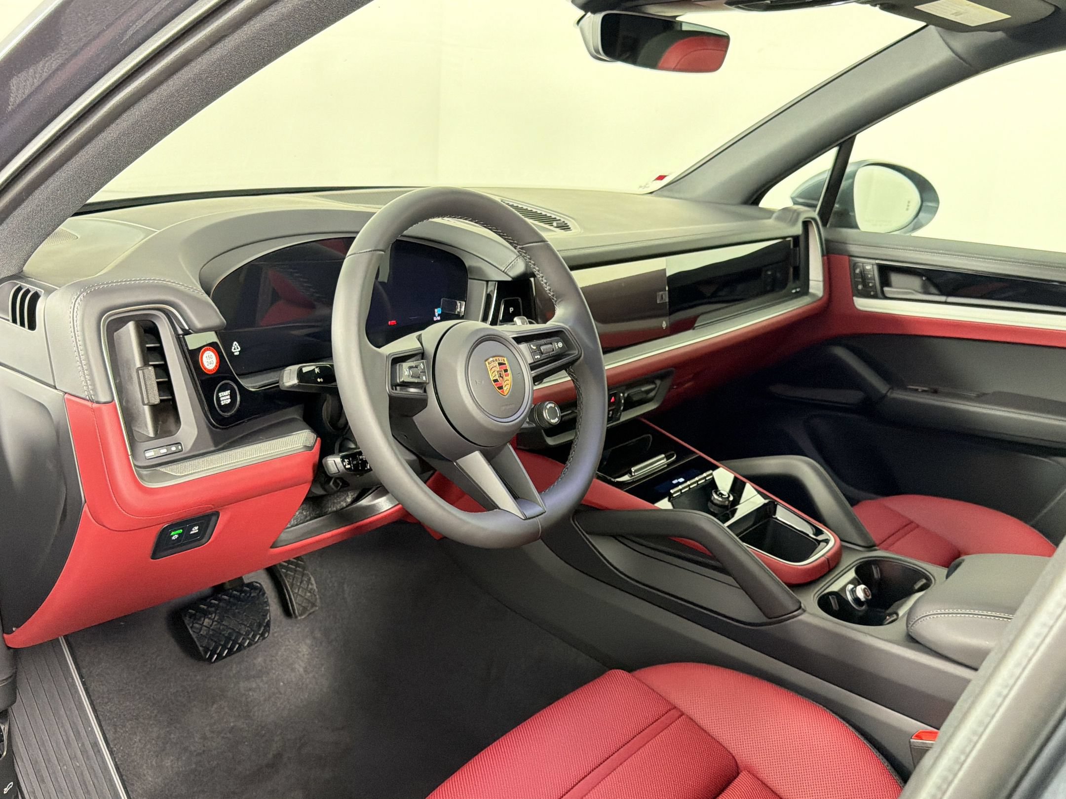 Certified 2026 Porsche Cayenne AWD/4WD image 4