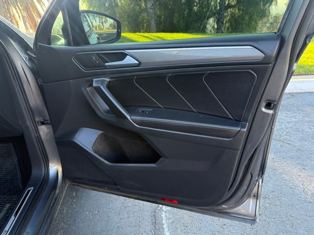 Used 2022 Volkswagen Tiguan SE R-Line image 9