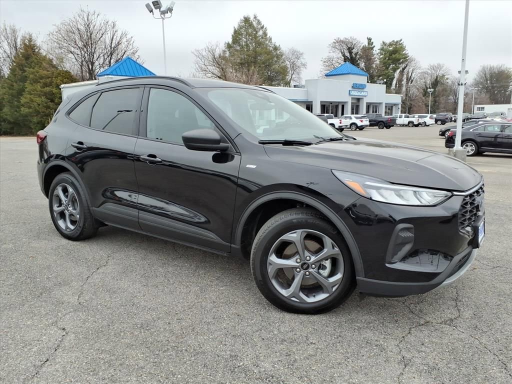 Used 2025 Ford Escape ST-Line image 2