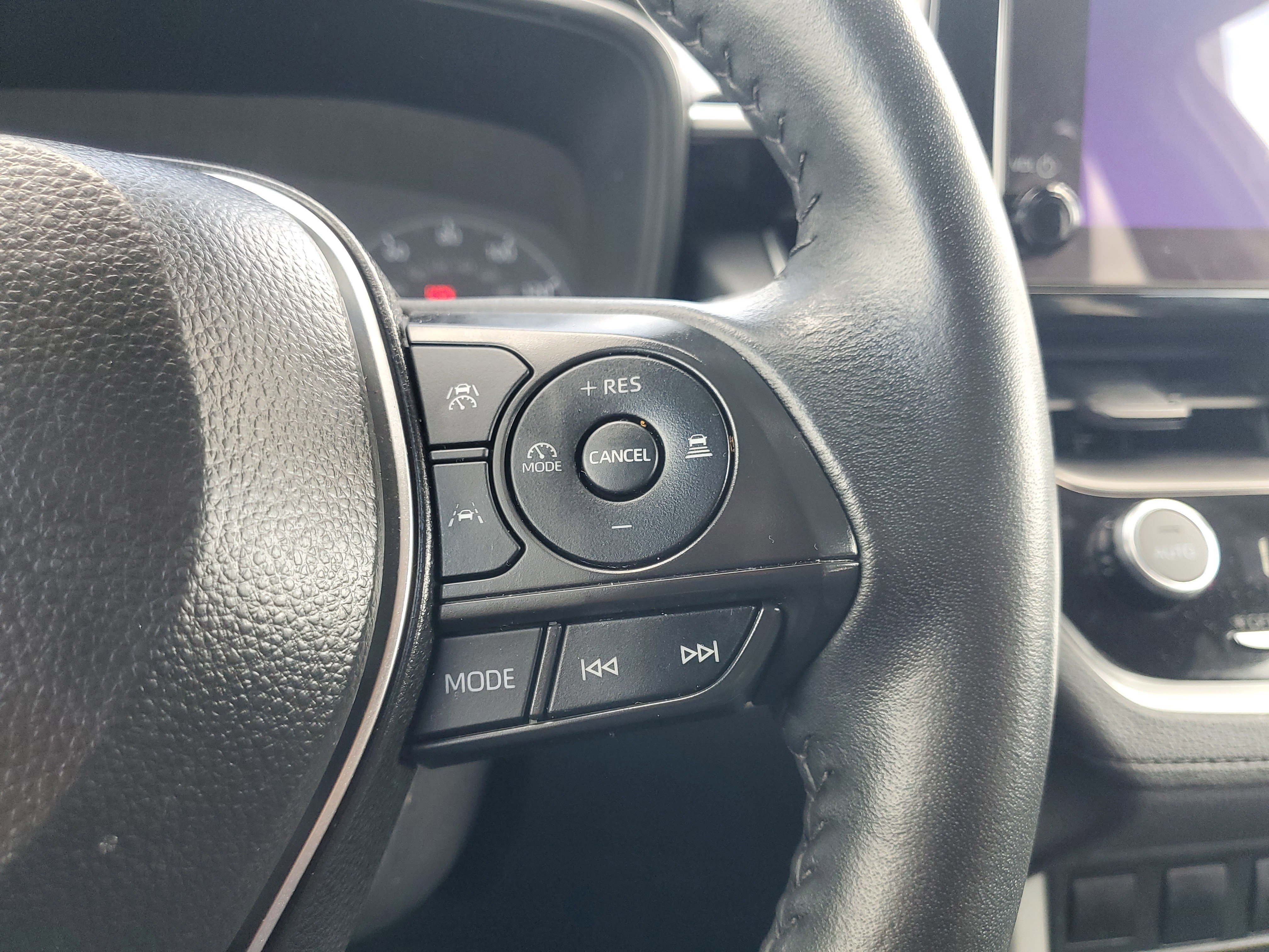 Certified 2025 Toyota Corolla Cross LE FWD image 22