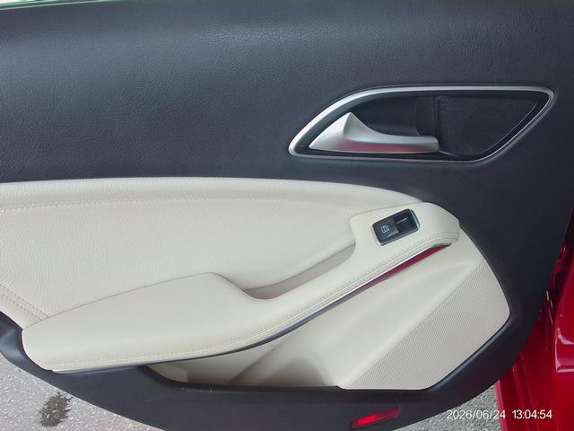 Used 2018 Mercedes-Benz CLA 250 4MATIC image 16