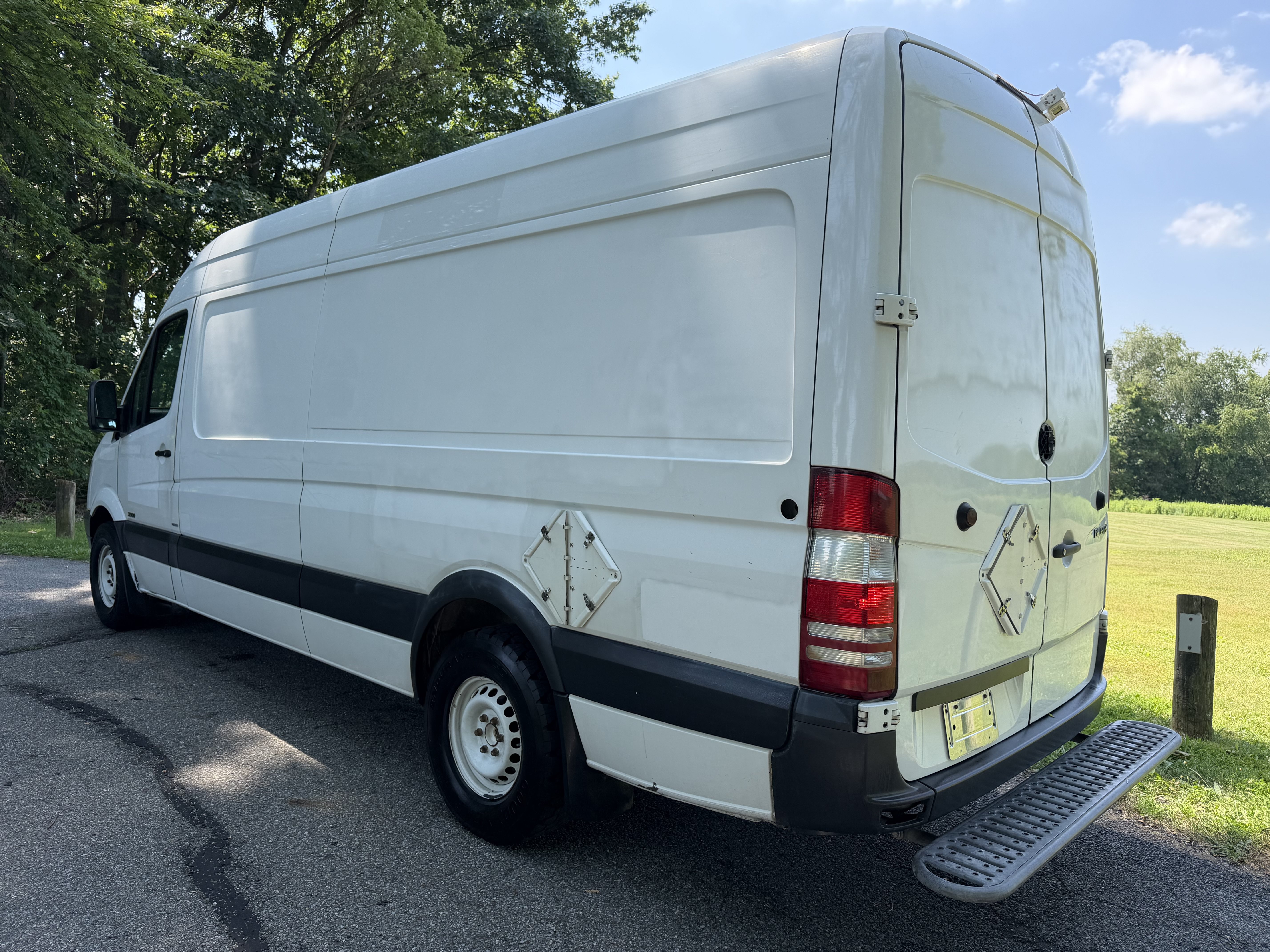 Used 2011 Mercedes-Benz Sprinter 2500 image 4