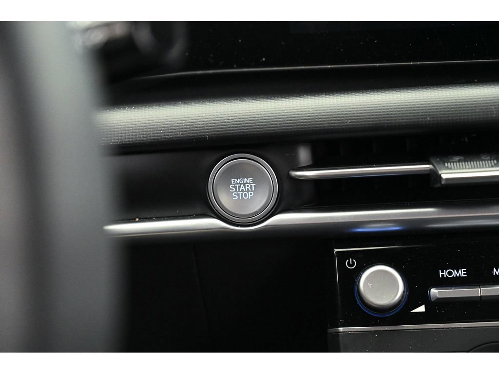 Used 2025 Hyundai Santa Cruz SE image 40