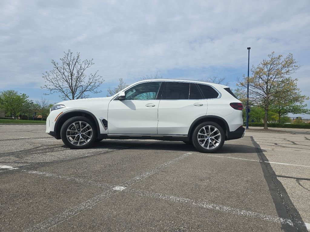 Used 2024 BMW X5 xDrive40i w/ Premium Package AWD/4WD image 4