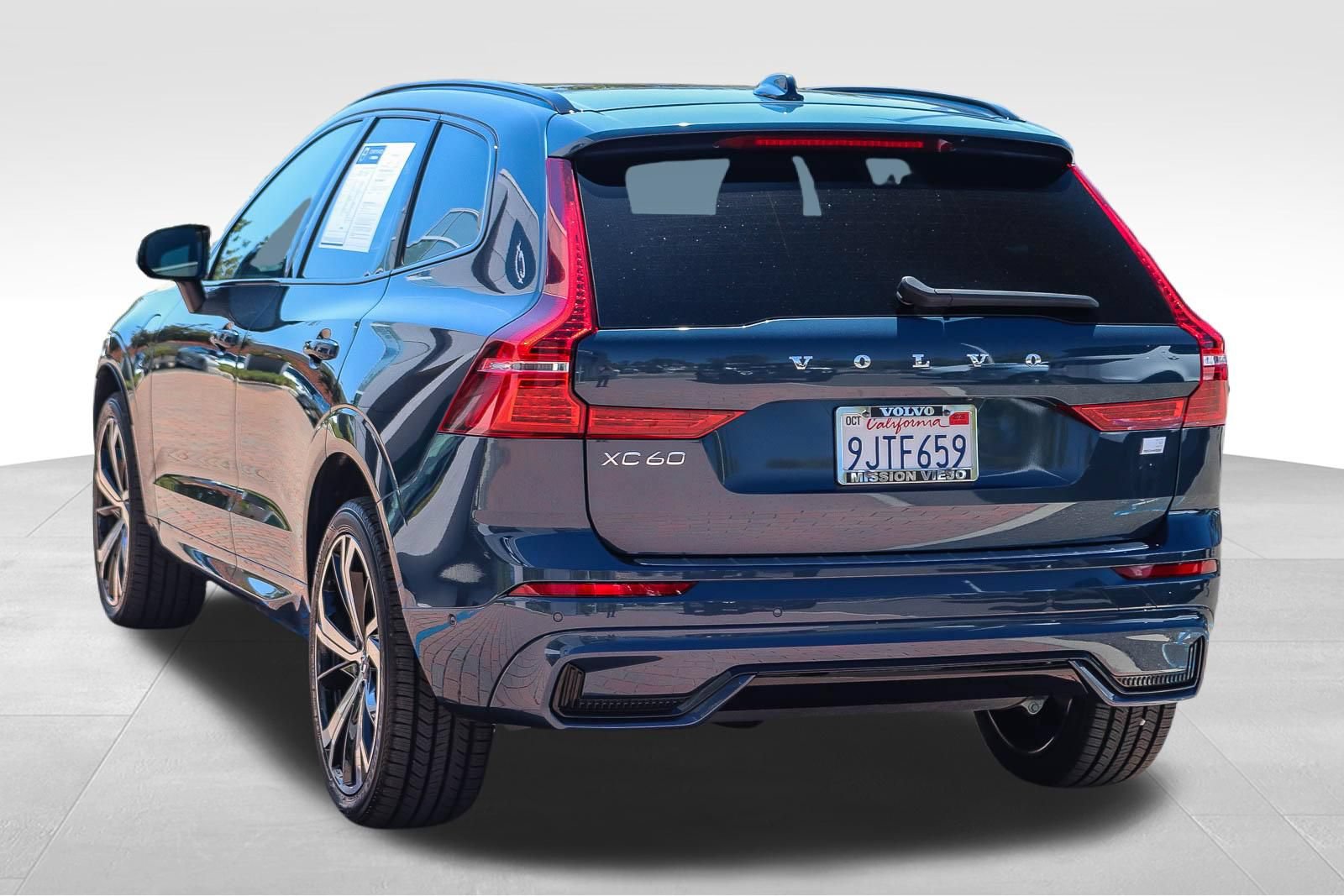 Used 2024 Volvo XC60 T8 Ultimate w/ Protection Package Premier AWD/4WD image 5