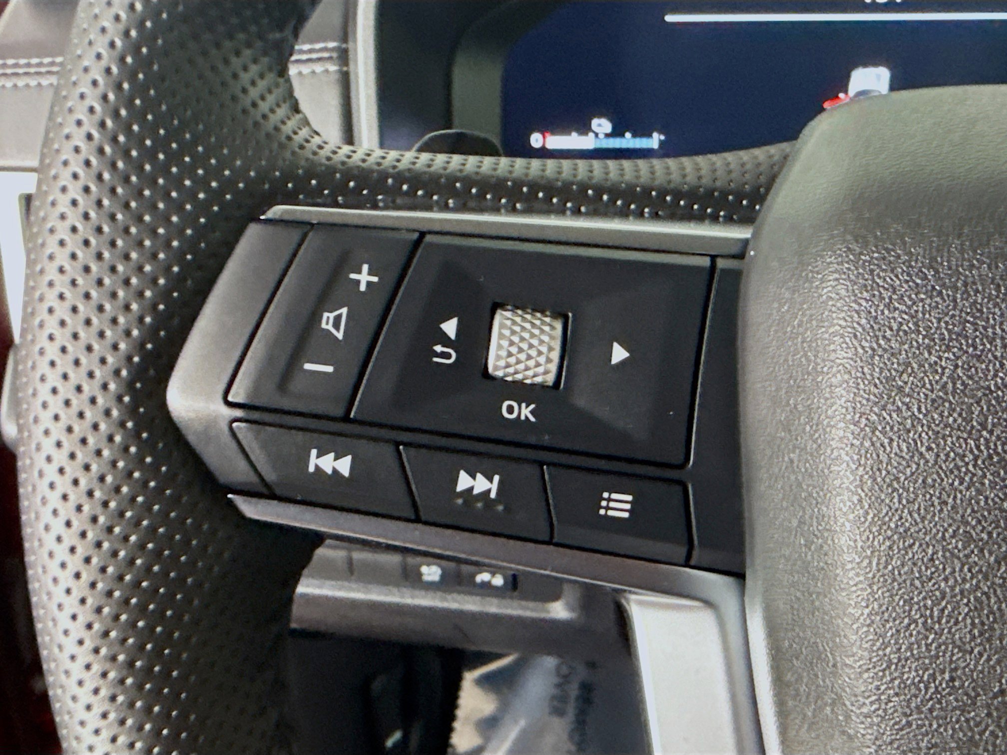 Used 2024 Mitsubishi Outlander SE image 14