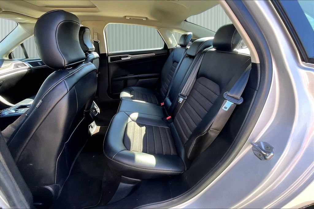 Used 2017 Ford Fusion SE w/ Equipment Group 201A image 27