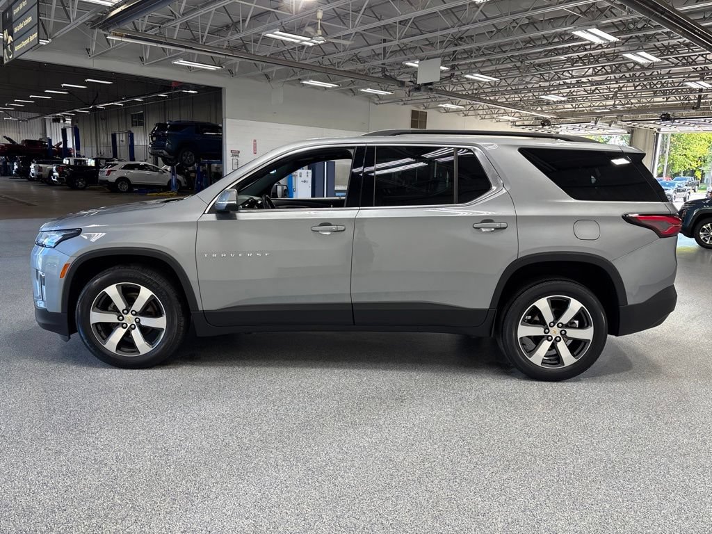 Used 2023 Chevrolet Traverse LT w/ LT Premium Package AWD/4WD image 4