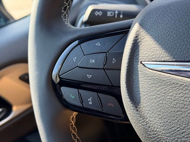 Used 2023 Chrysler Pacifica Limited w/ S Appearance Package image 10