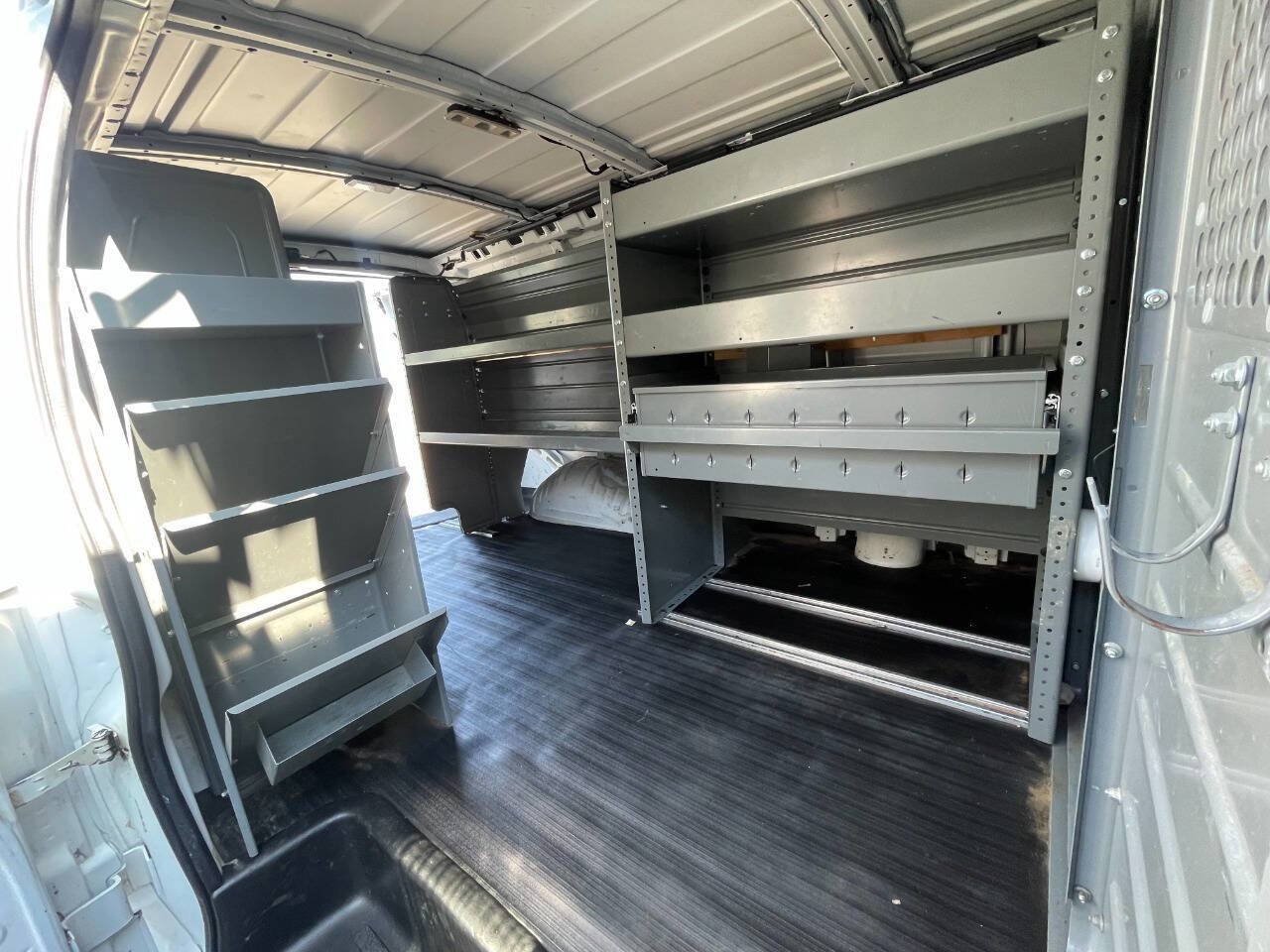 Used 2015 Chevrolet Express 2500 image 21