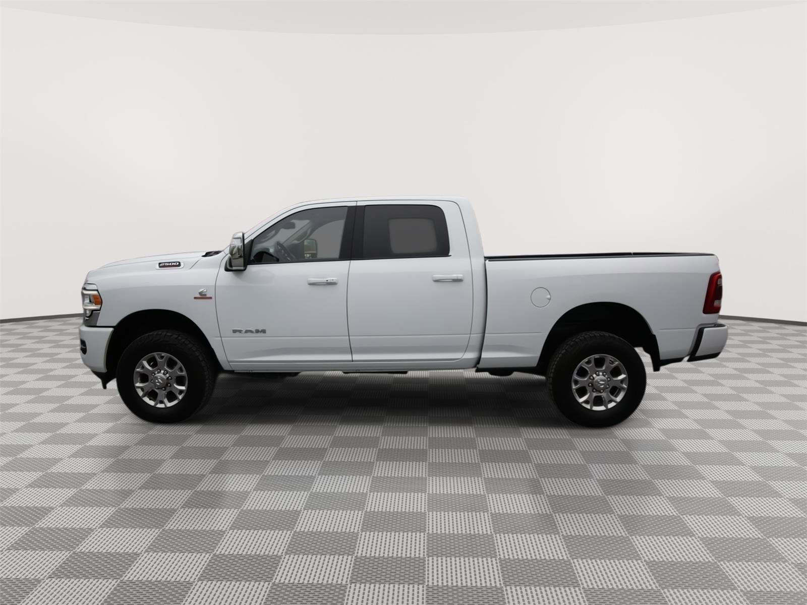 Used 2024 RAM 2500 Laramie AWD/4WD image 9