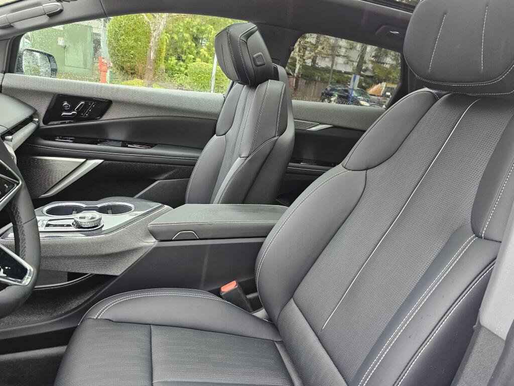 New 2026 Cadillac Optiq Luxury 2 image 25