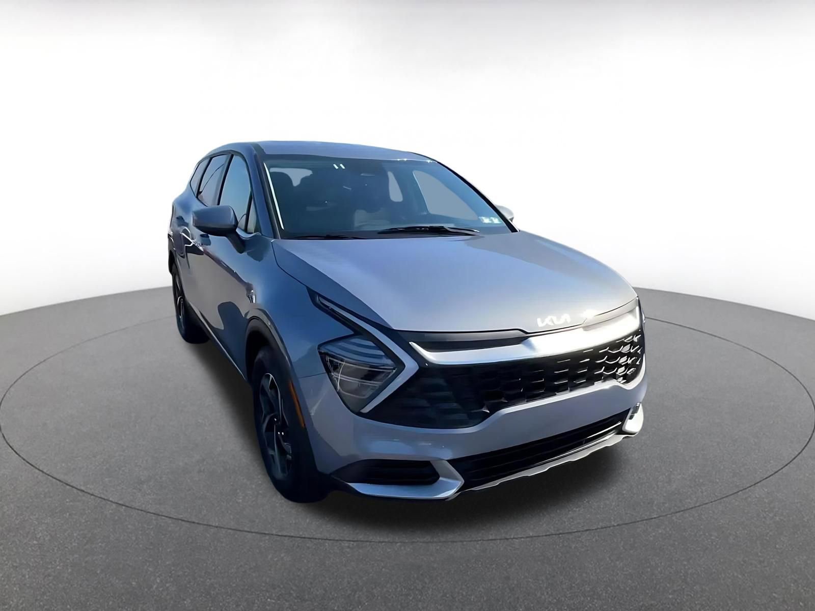 Used 2025 Kia Sportage LX image 3