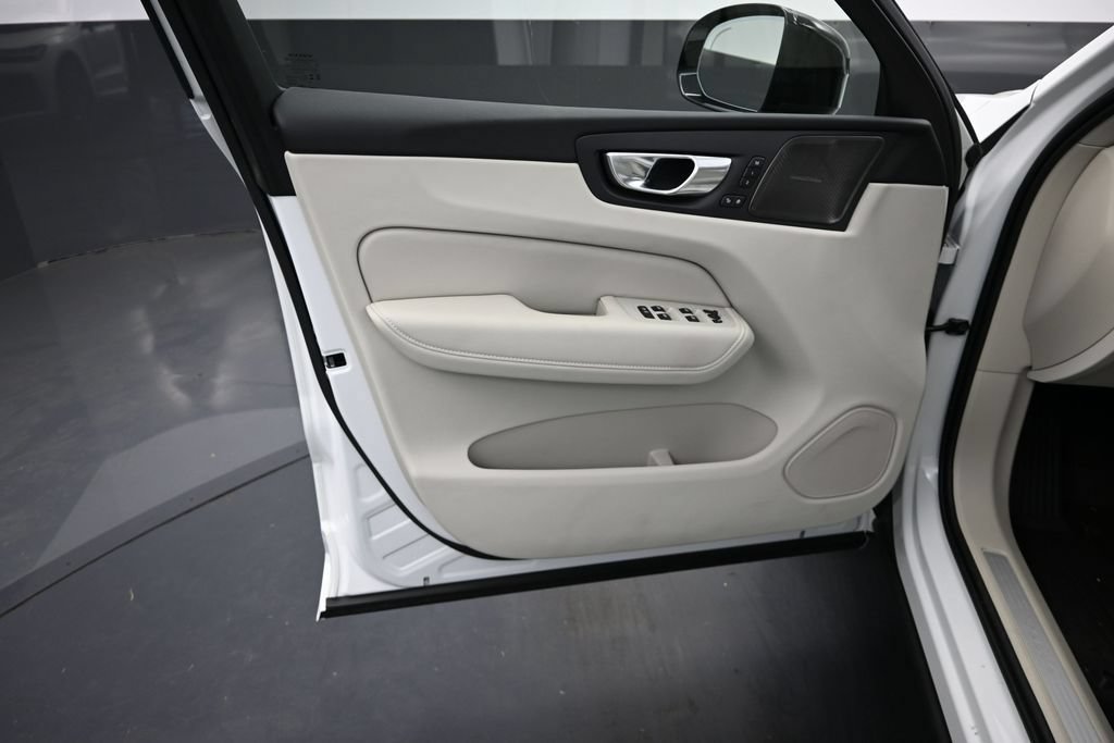 New 2026 Volvo XC60 T8 Ultra w/ Climate Package AWD/4WD image 9