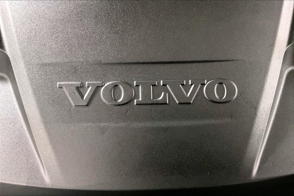 Used 2017 Volvo XC90 T6 Momentum w/ Vision Package image 32