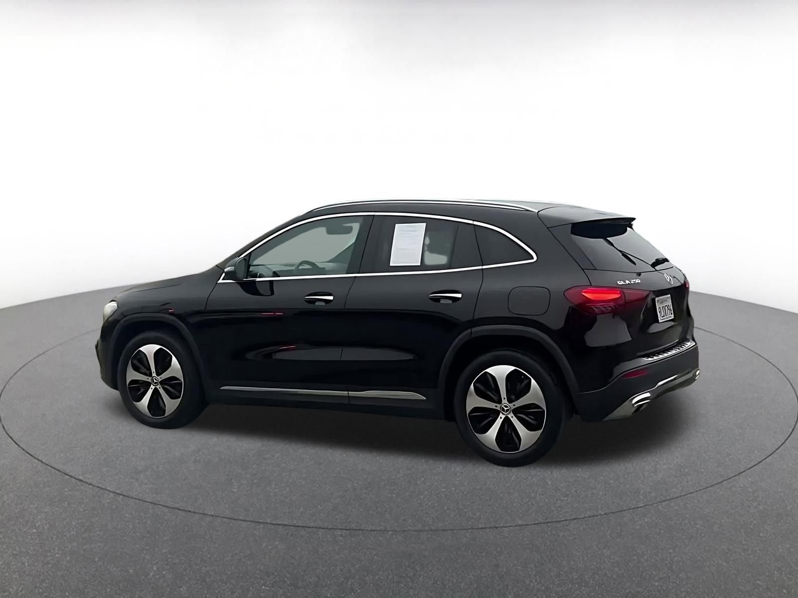 Used 2025 Mercedes-Benz GLA 250 4MATIC image 9