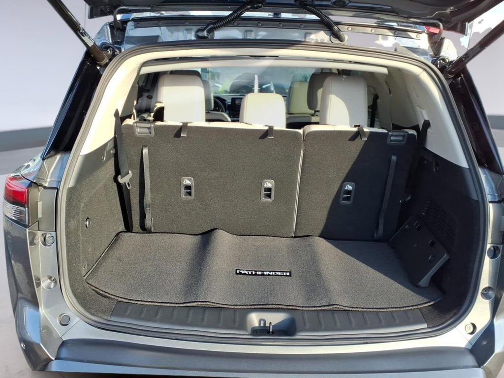 New 2026 Nissan Pathfinder SL w/ SL Premium Package FWD image 9