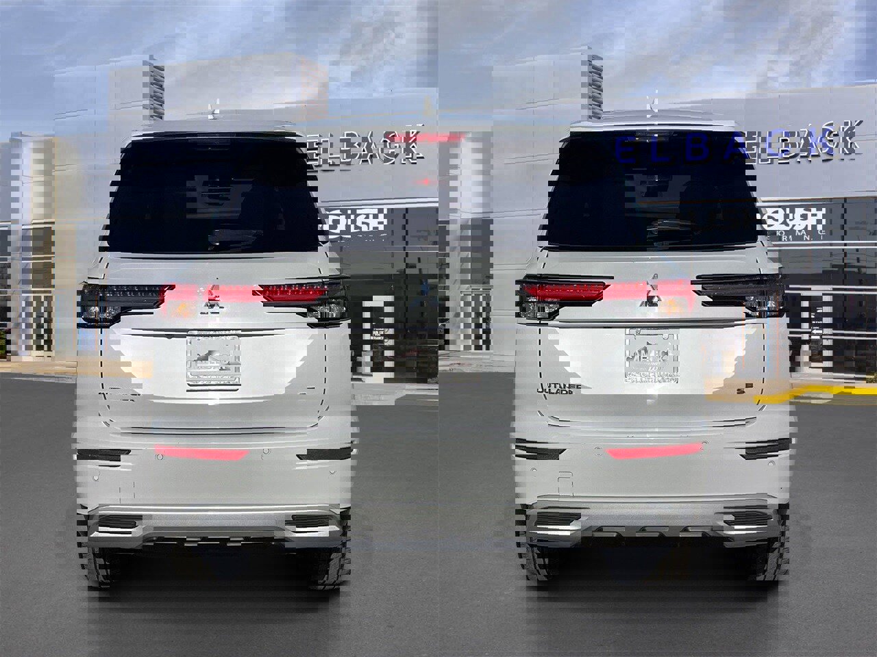 Used 2024 Mitsubishi Outlander SE image 4